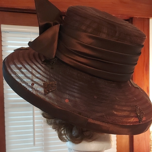 Chic Brown Women's Hat with Bow Detail - Picture 3 of 4